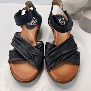 Miz Mooz Collette Block Heel Leather Ankle Strap Sandal Black Women 7.5/EU 38